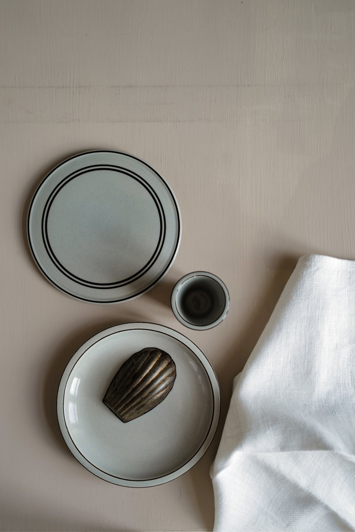 B&G Stoneware Tableware Set