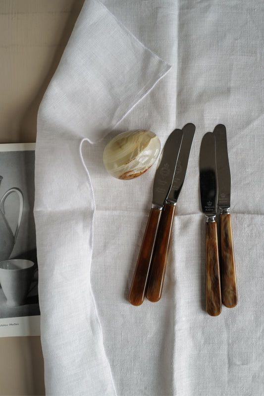 Knives in Onyx Brown