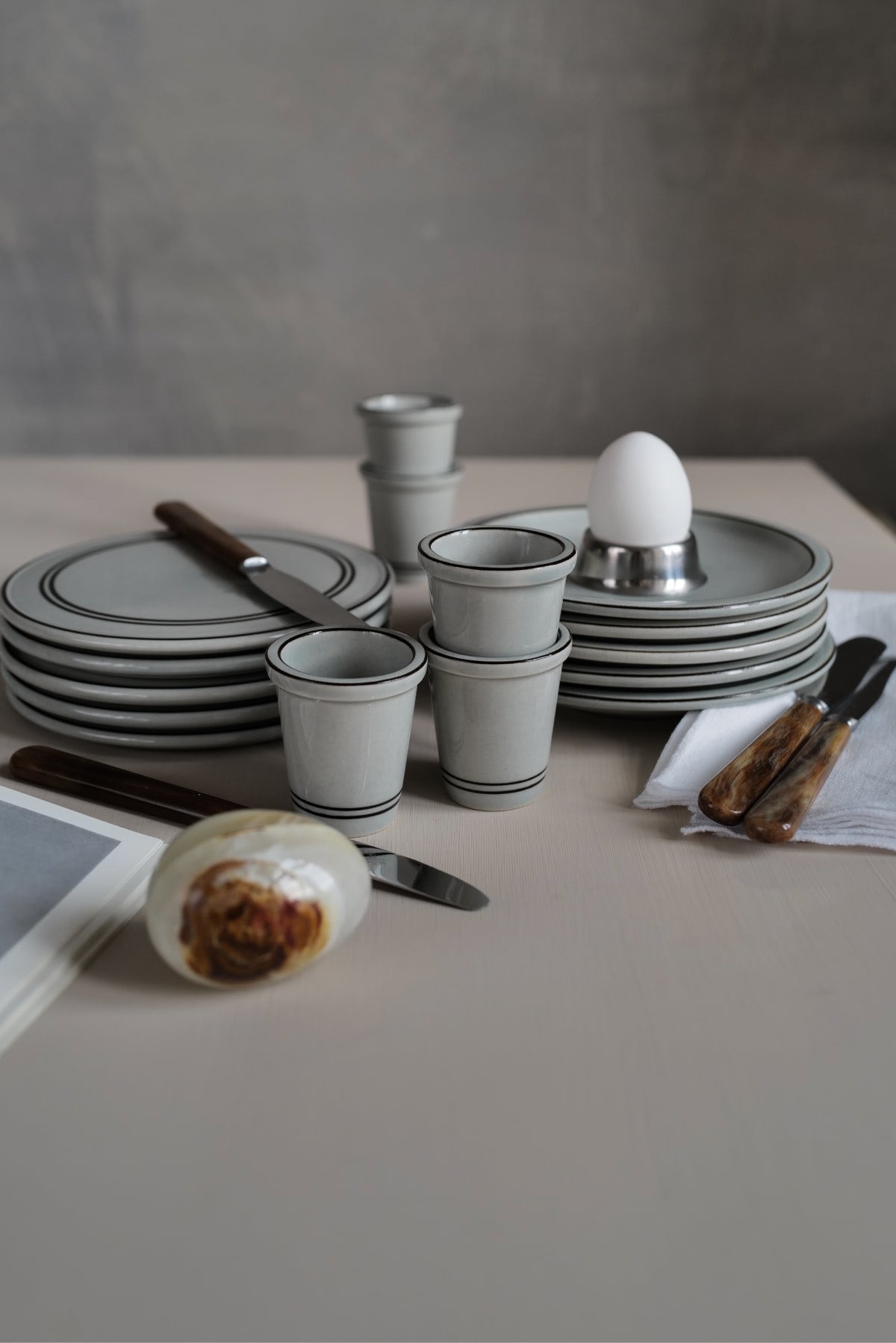 Knives in Onyx Brown