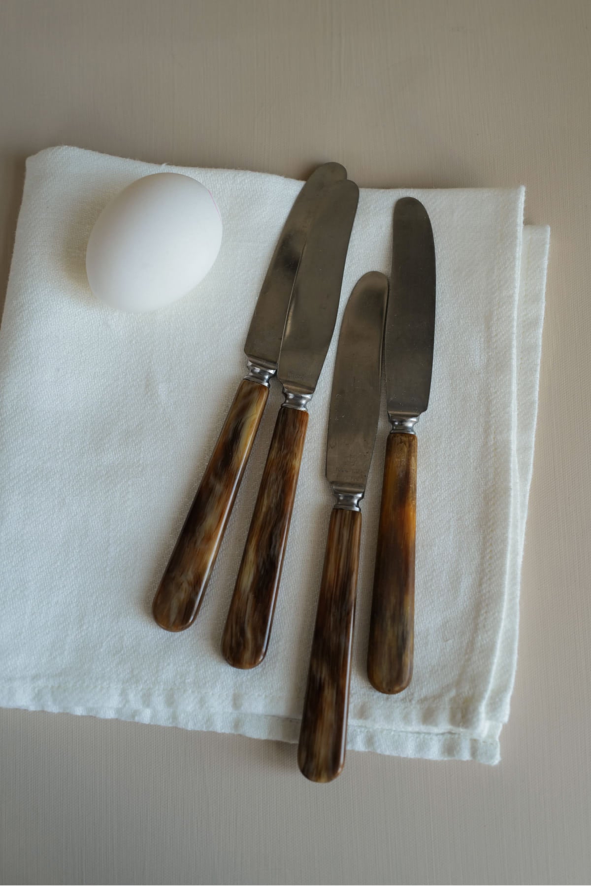 Knives in Onyx Brown