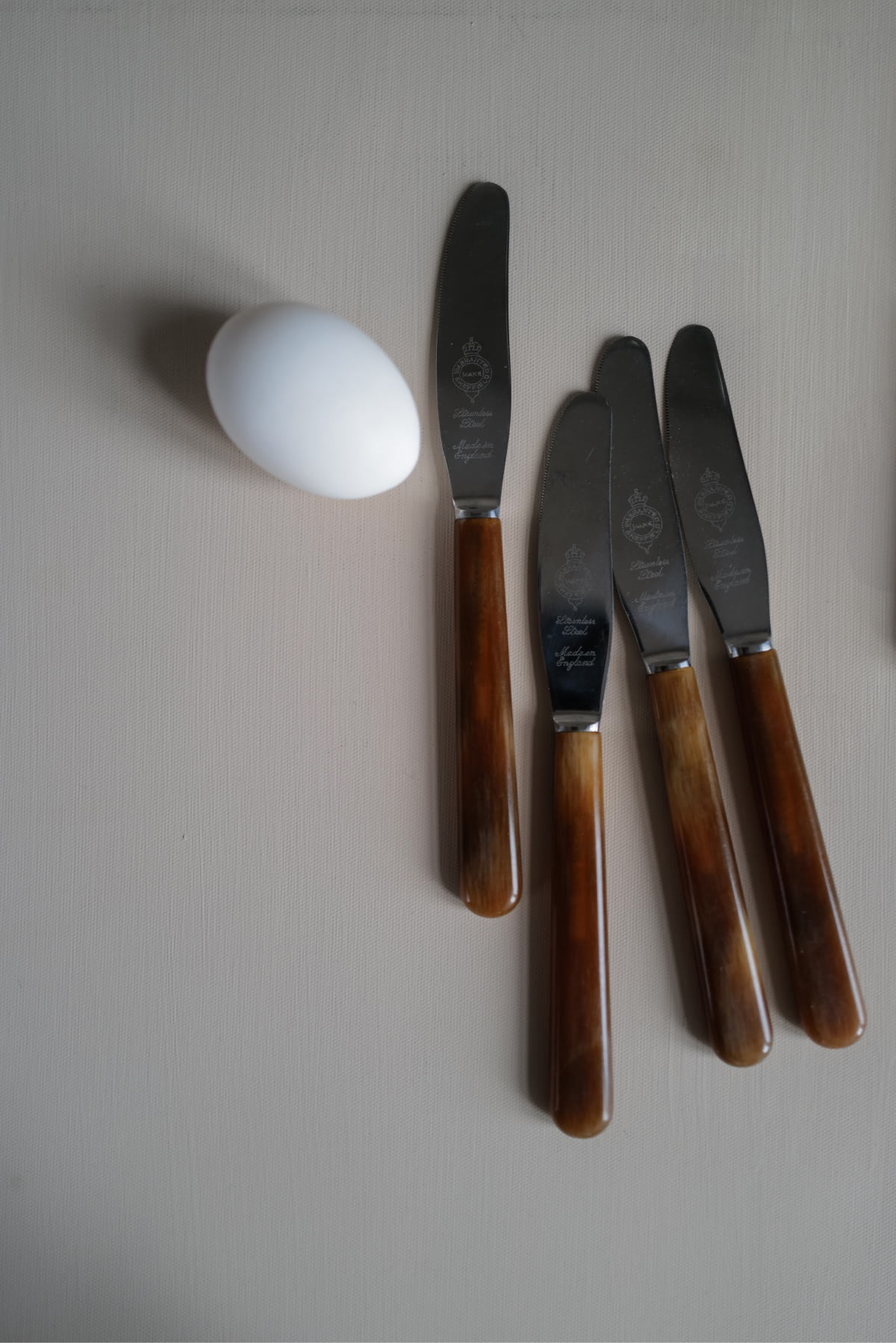 Knives in Onyx Brown